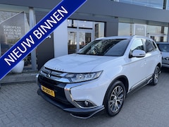 Mitsubishi Outlander - 2.0 4WD Executive Edition zee mooie auto Navi | Trekhaak | Luxe uitvoering info Frank Eijs