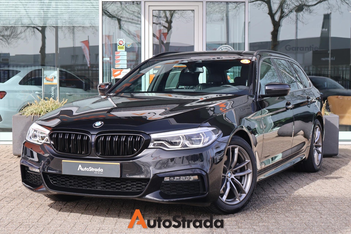 BMW 5-serie Touring - (g31) 520i M-Sport 184pk Aut | Memory | Sfeer | Navi | Carplay | LED | Trekhaak | Stoelver - AutoWereld.nl