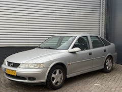 Opel Vectra - 1.8-16V Business Edition // CLIMA // CRUISE // TREKHAAK // MEENEEMPRIJS