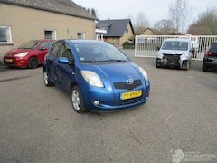 Toyota Yaris - 1.3 VVT-i Terra Airco 5DRS