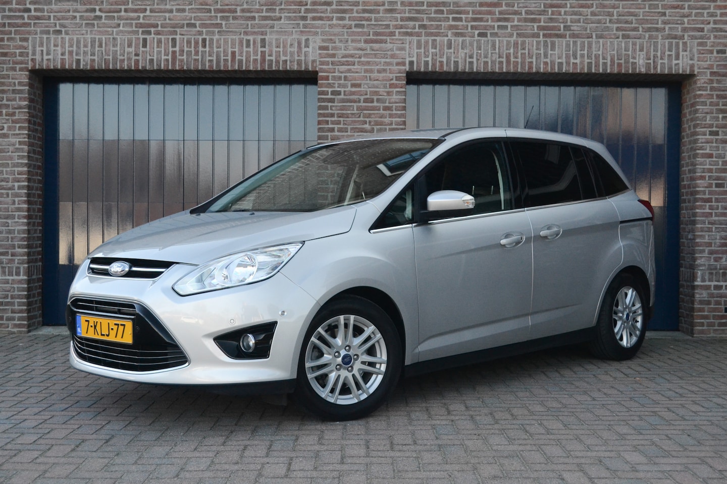 Ford Grand C-Max - 1.0 Titanium | Trekhaak | Camera | Clima | Navigatie - AutoWereld.nl