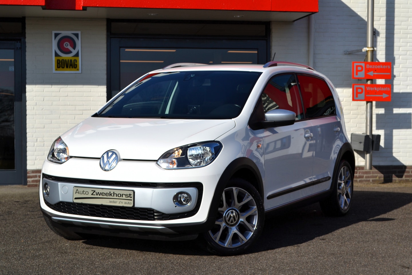 Volkswagen Up! - 1.0 cross up! Automaat, Navi, Airco, 5 Drs, 38.000 km Nieuwstaat ! - AutoWereld.nl