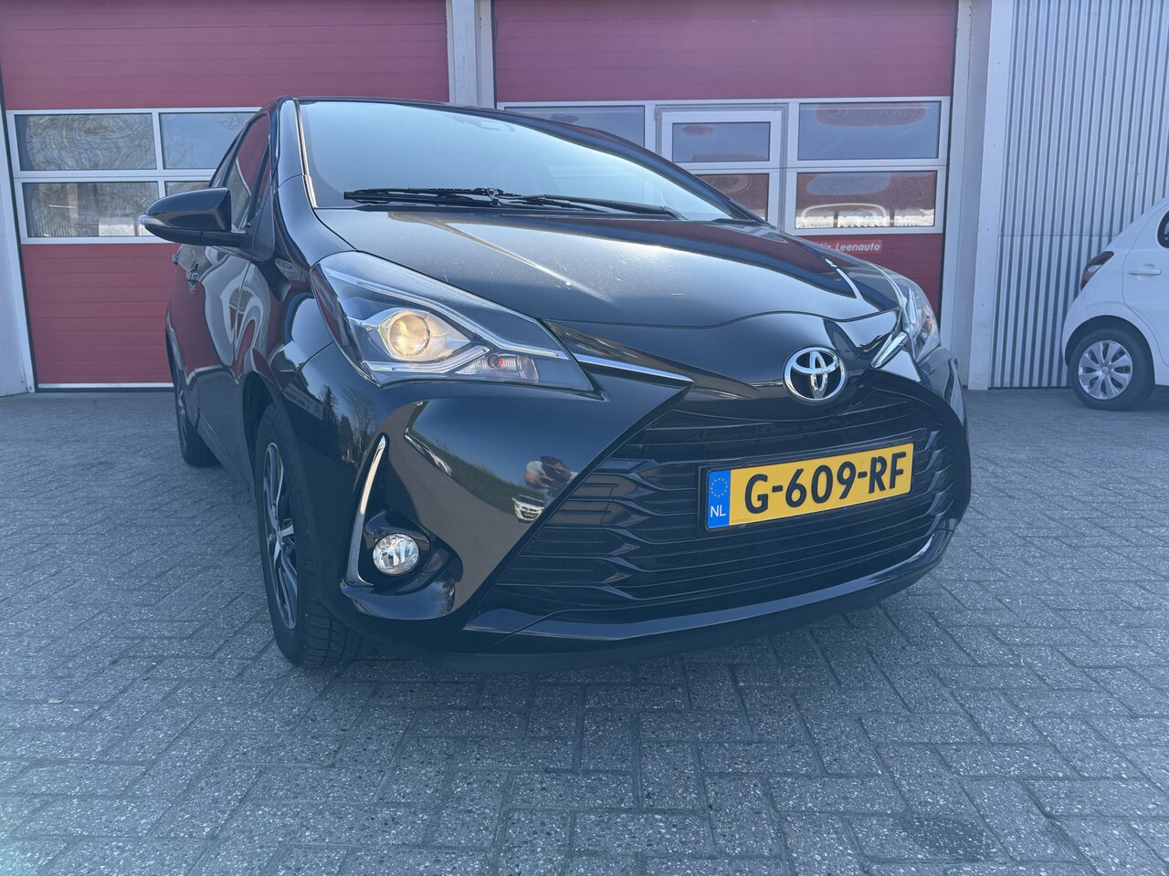 Toyota Yaris - 1.5 VVT-i 120 PK | 20th Anniversary | Zeer luxe! | Navigatie | Achteruitrij camera | Stoel - AutoWereld.nl