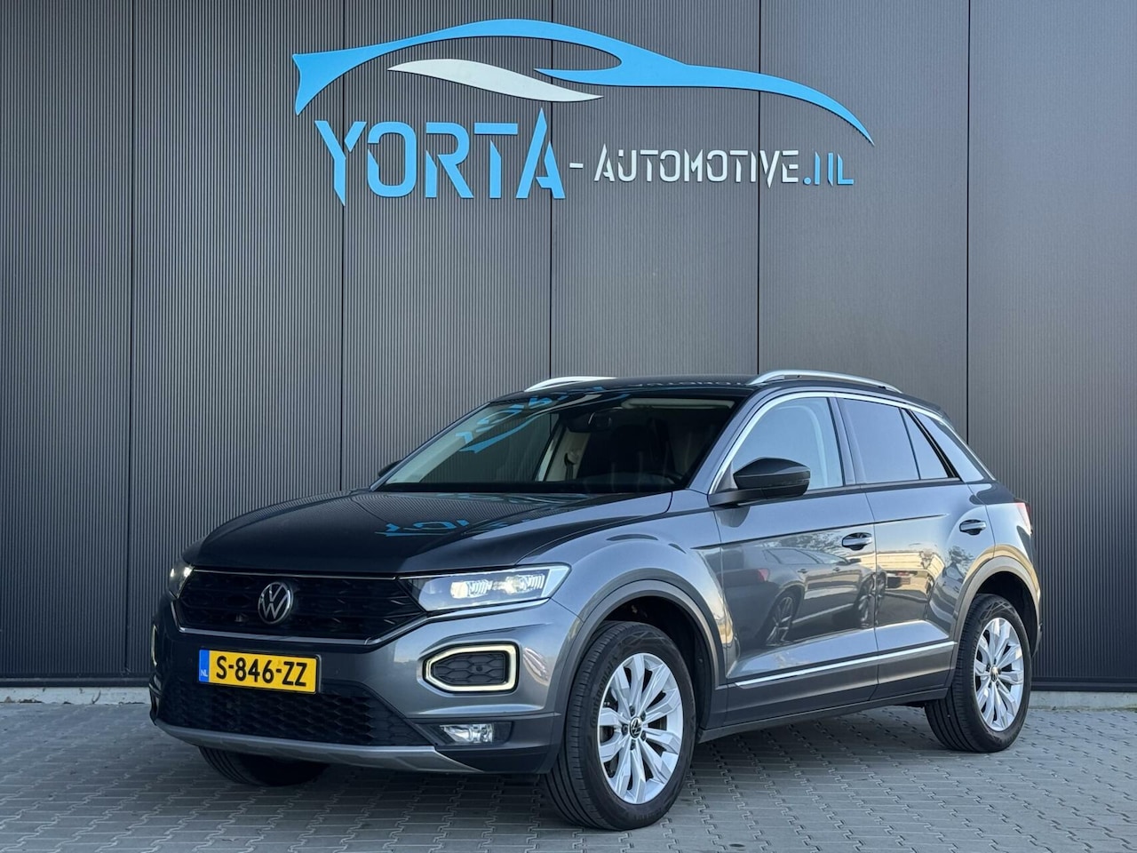 Volkswagen T-Roc - 1.5 TSI Sport NL AUTO*AFN. HAAK*CAMERA*LED*ADAPTIVE - AutoWereld.nl