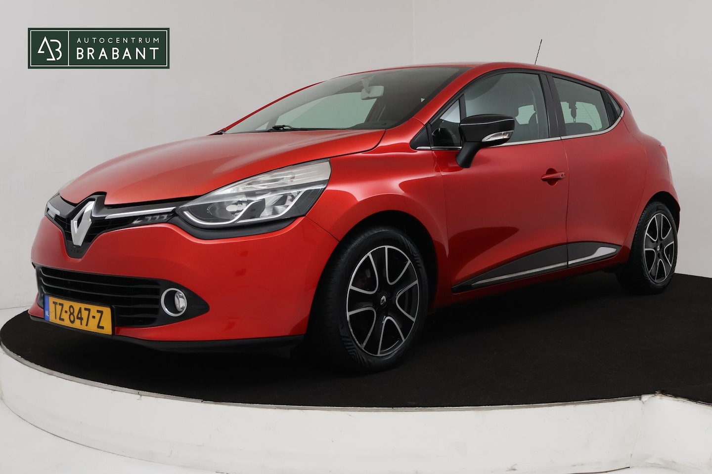 Renault Clio - 0.9 TCe Dynamique (BLUETOOTH, CRUISE CONTROL, AIRCO, NAVIGATIE) - AutoWereld.nl