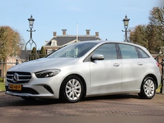 Mercedes-Benz B-klasse - 180 LAUNCH EDITION PREMIUM AUTOMAAT | WIDESCREEN | CAMERA | PARK SENSOR V + A