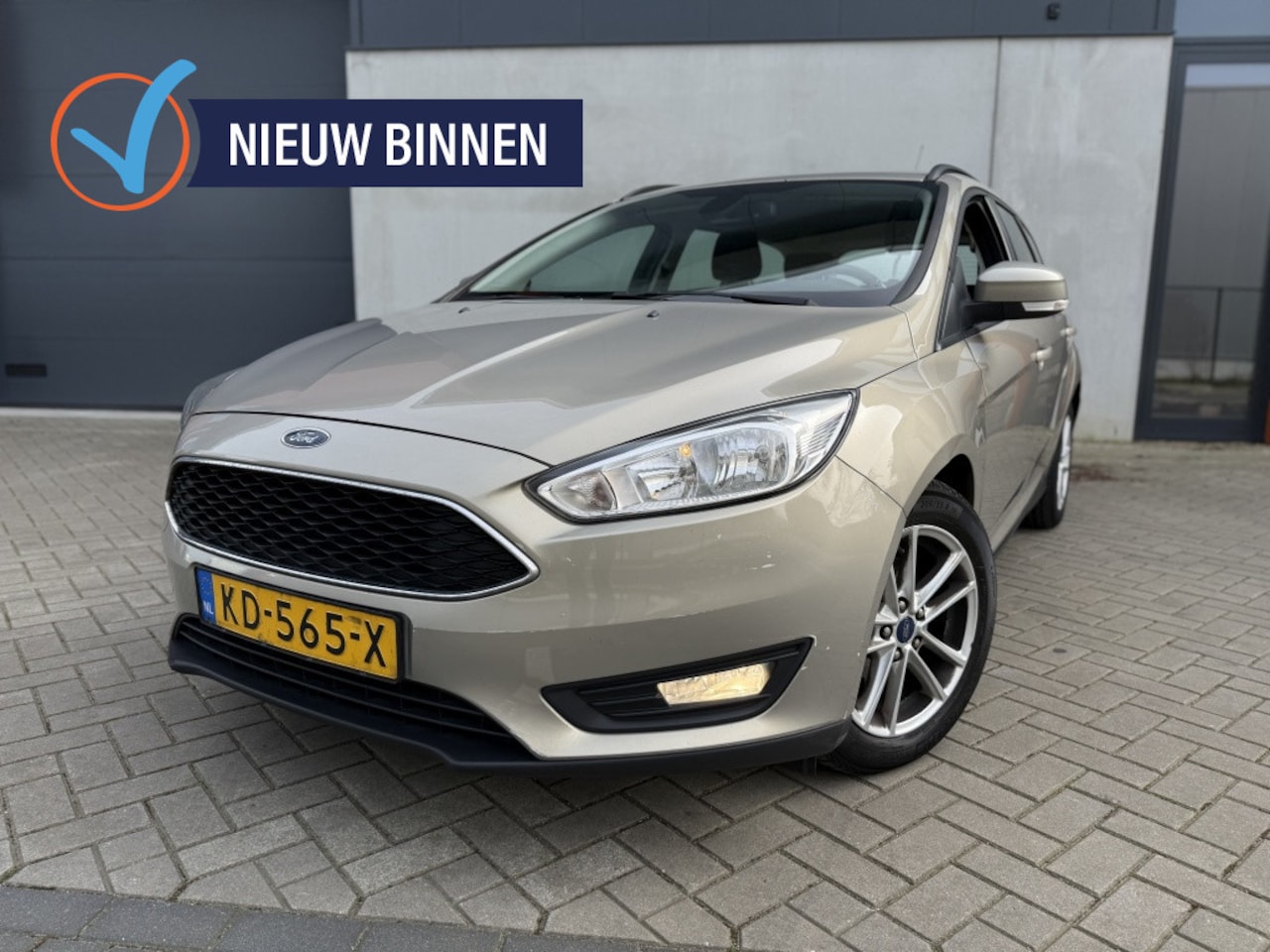 Ford Focus Wagon - 1.5 TDCI Trend Cruise Airco Navi Pdc - AutoWereld.nl