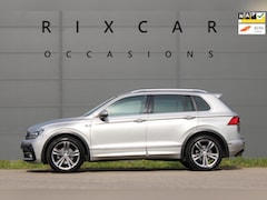 Volkswagen Tiguan - 1.4 TSI ACT Highline R-Line Panodak Trekhaak NIEUWBINNEN