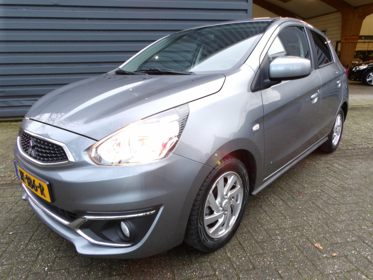Mitsubishi Space Star - 1.0 Intense 5drs Airco - AutoWereld.nl