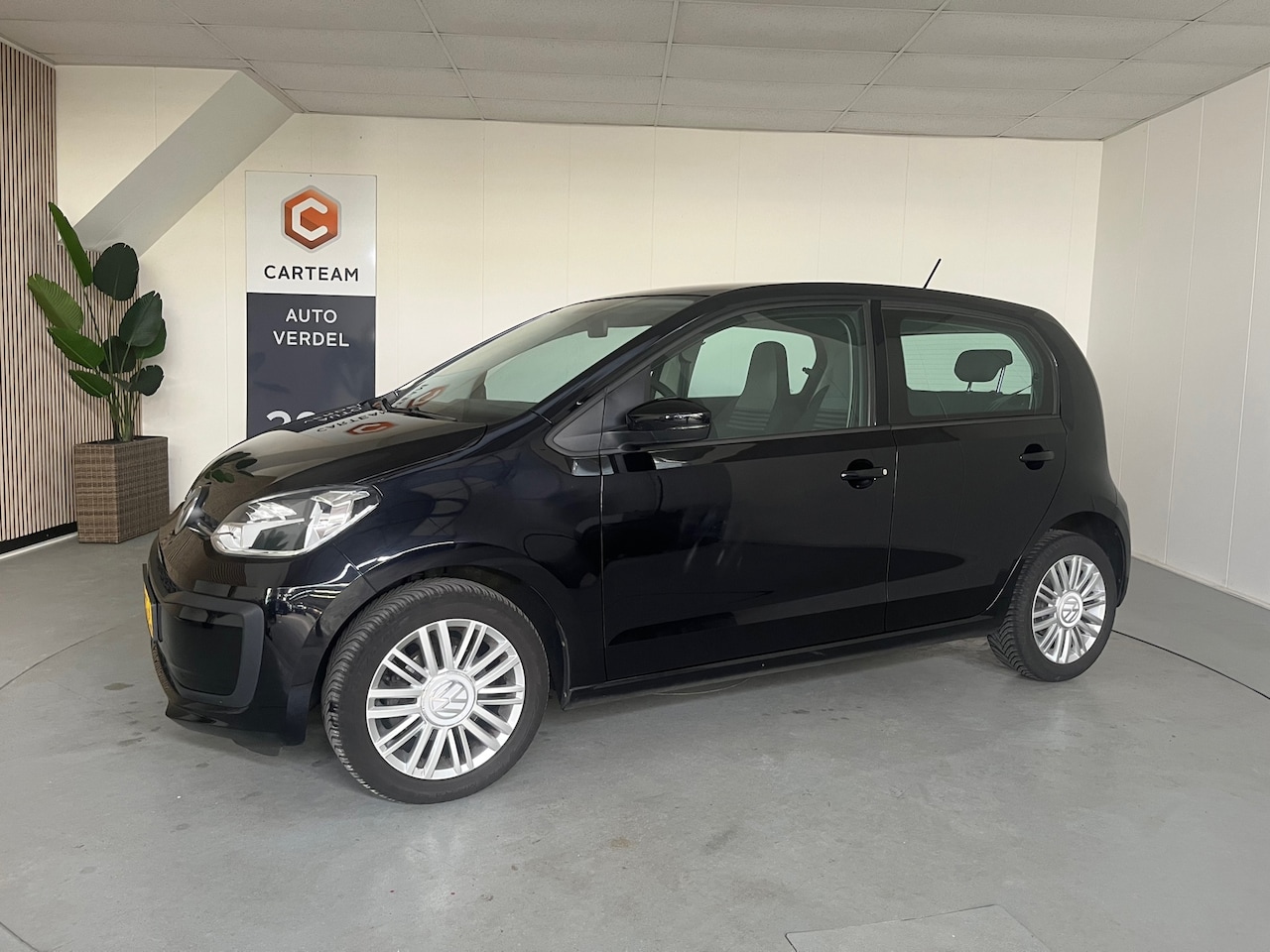 Volkswagen Up! - 1.0 BMT high up! Airco, LMV - AutoWereld.nl