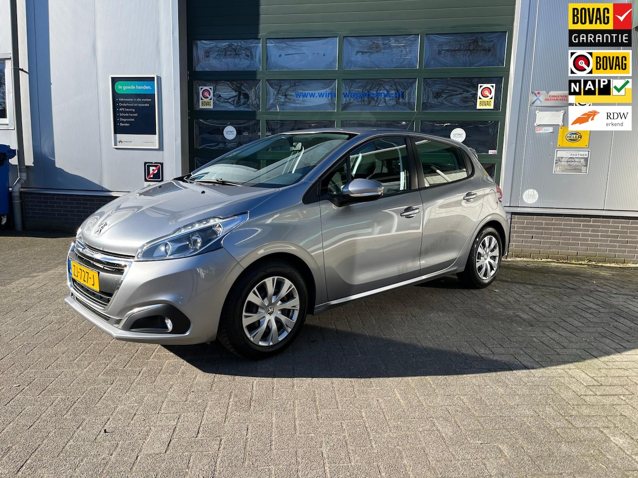 Peugeot 208 - 1.2 PureTech Blue Lease Active 1.2 PureTech Blue Lease Active AIRCO,CRUIS-CONTROLE,NAVI - AutoWereld.nl