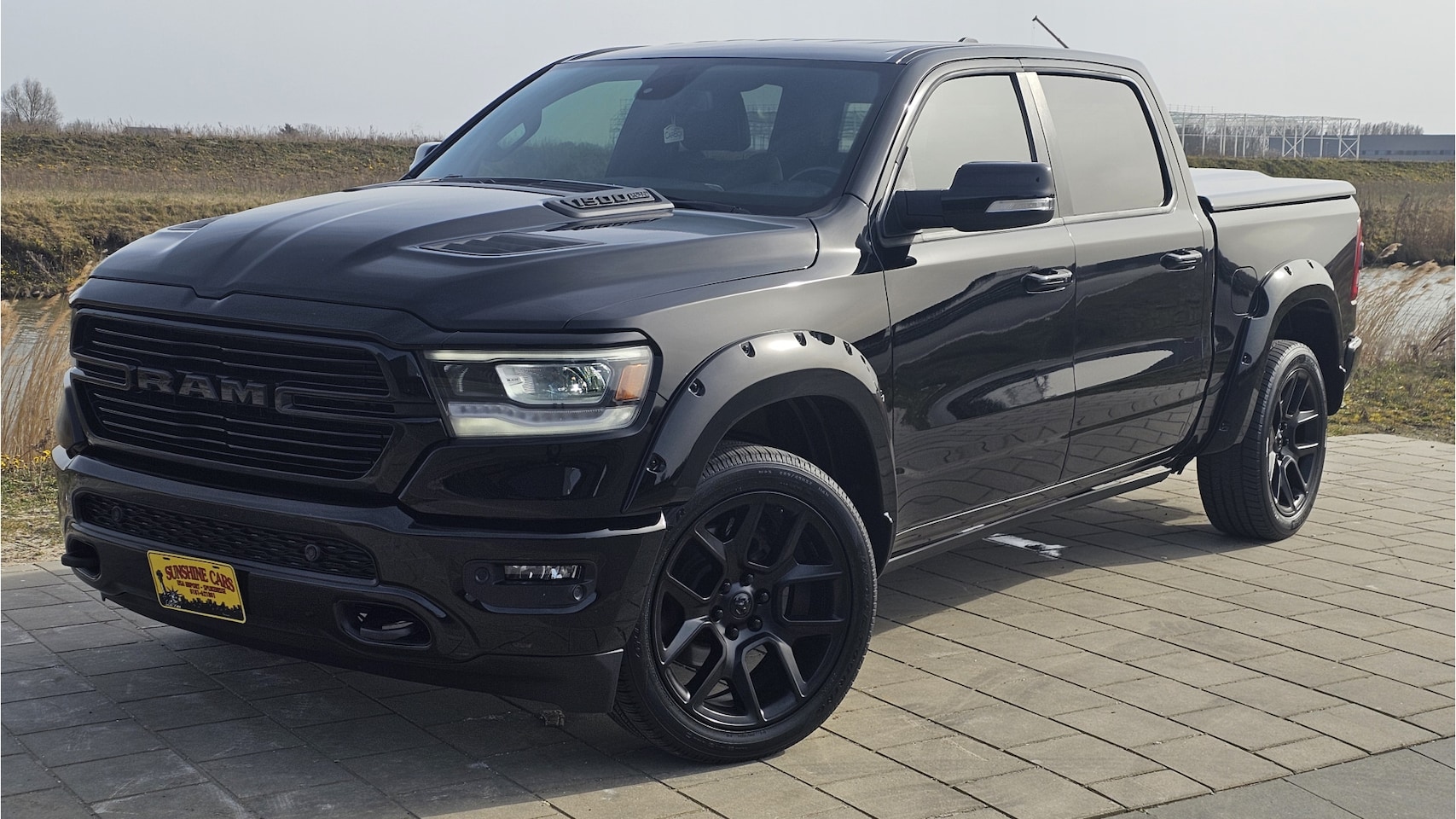 Dodge Ram 1500 - LARAMIE NIGHT EDITION 4X4 CREW CAB 5,7 LTR V8 AUT. - AutoWereld.nl