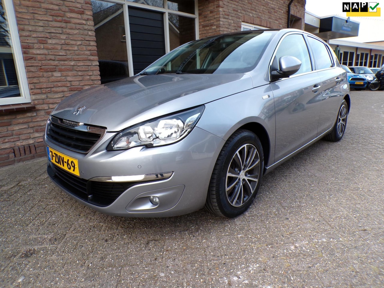 Peugeot 308 - 1.2 PureTech Style Navi / Panoramadak - AutoWereld.nl