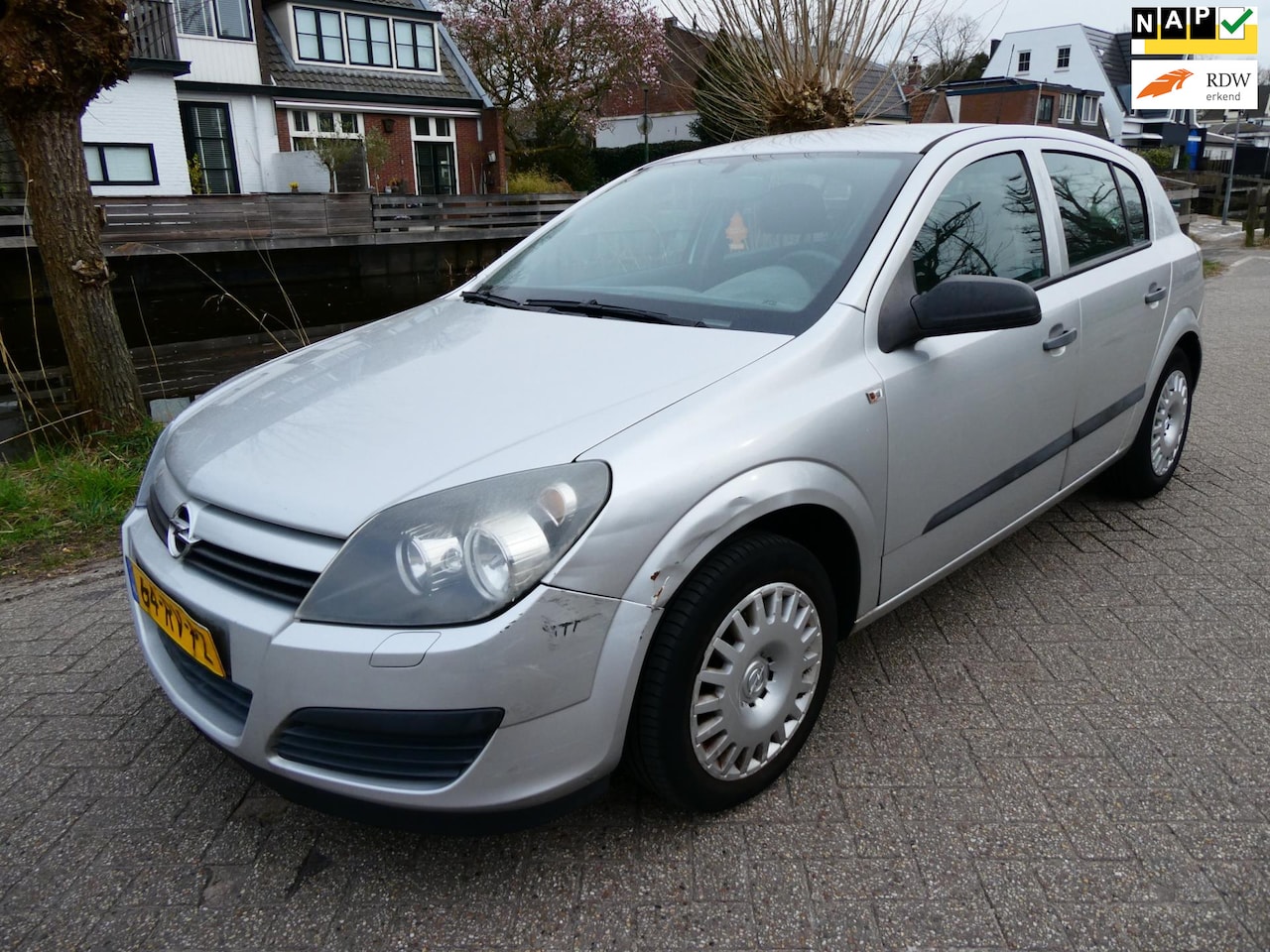 Opel Astra - 1.6 Essentia 105pk 5-deurs Airco Trekhaak INRUILKOOPJE ZO MEE - AutoWereld.nl