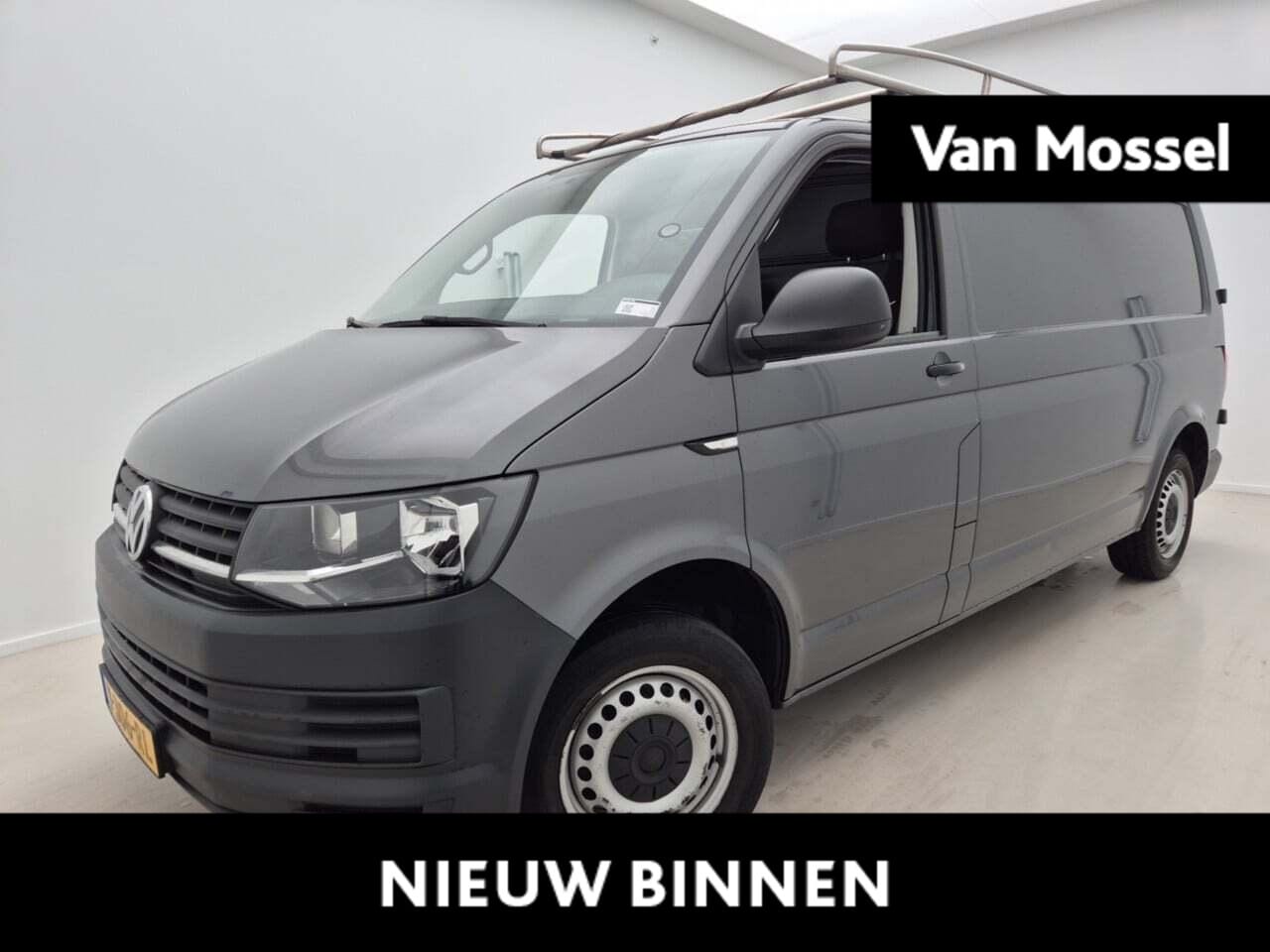 Volkswagen Transporter - 2.0 TDI L2H1 Trendline | Cruise control | Parkeerhulp achter | Trekhaak | Imperiaal | Radi - AutoWereld.nl