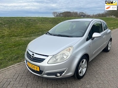 Opel Corsa - 1.0-12V Essentia lm velgen navi grootscherm achteruit rij camera 150dkm