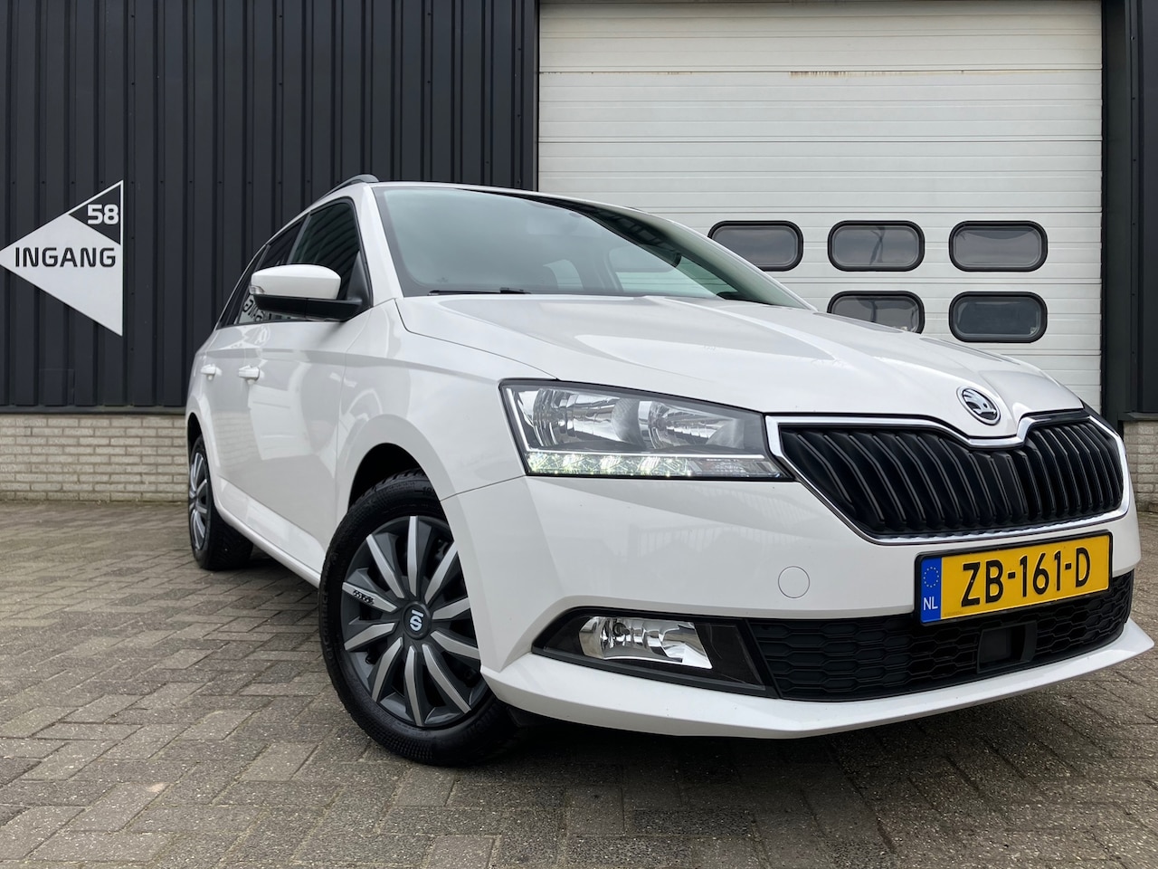 Skoda Fabia Combi - 1.0 TSI Ambition/adaptive cruise/parkeersensor/airco/1e eigenaar - AutoWereld.nl