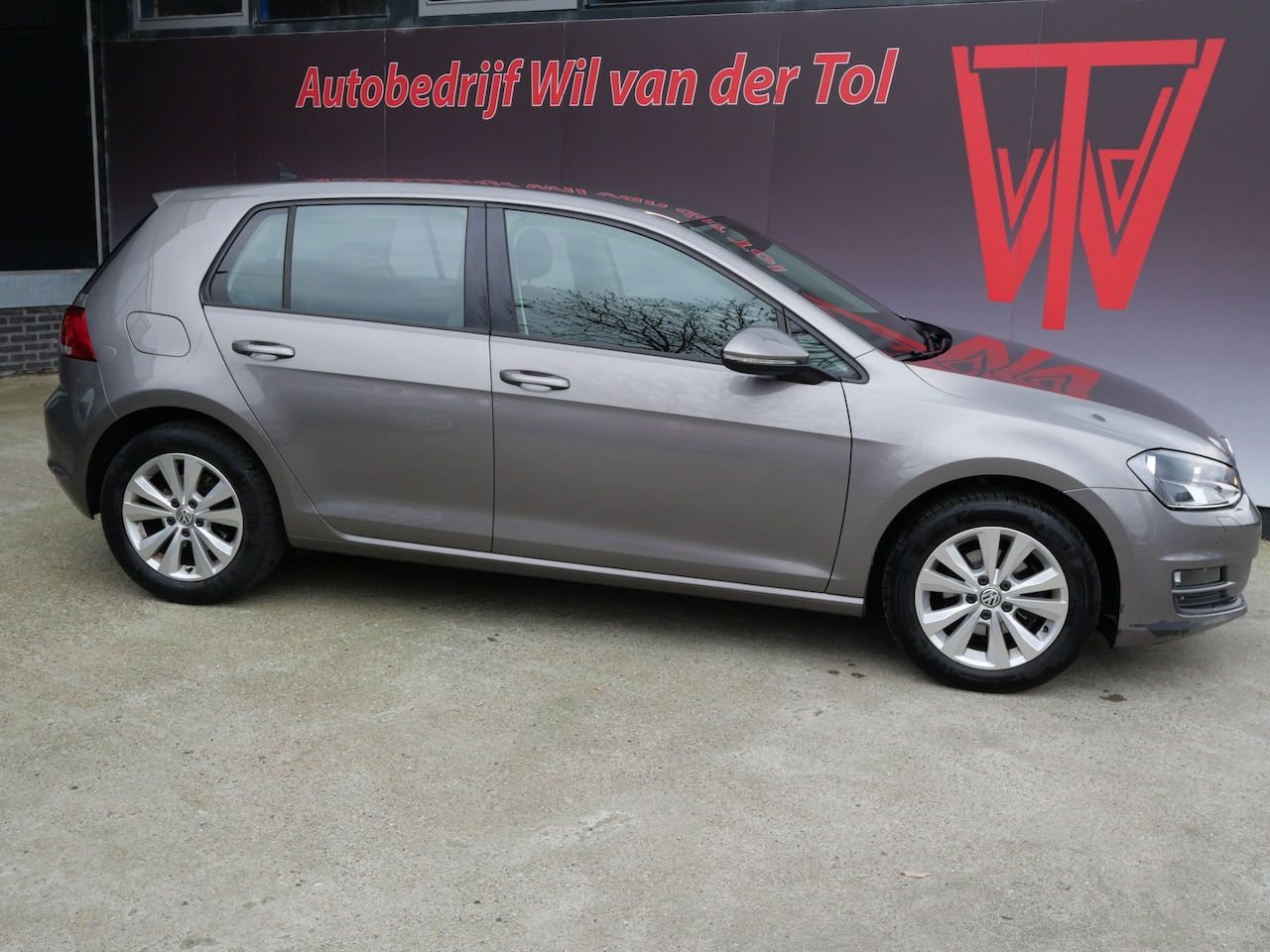 Volkswagen Golf - 1.2 TSI COMFORTLINE | NAVIGATIE | CRUISE | CLIMA | PDC | 105 PK | NL-AUTO!! - AutoWereld.nl