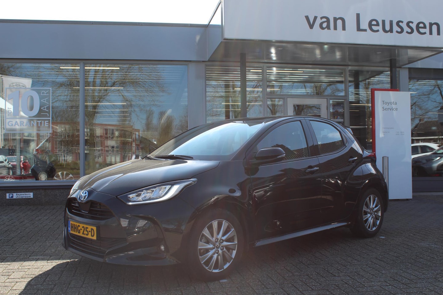 Toyota Yaris - 1.5 HYBRID 115 DYNAMIC STOEL & STUUR VERW, HEAD-UP KEYLESS LED VERLICHTING AD-CRUISE - AutoWereld.nl