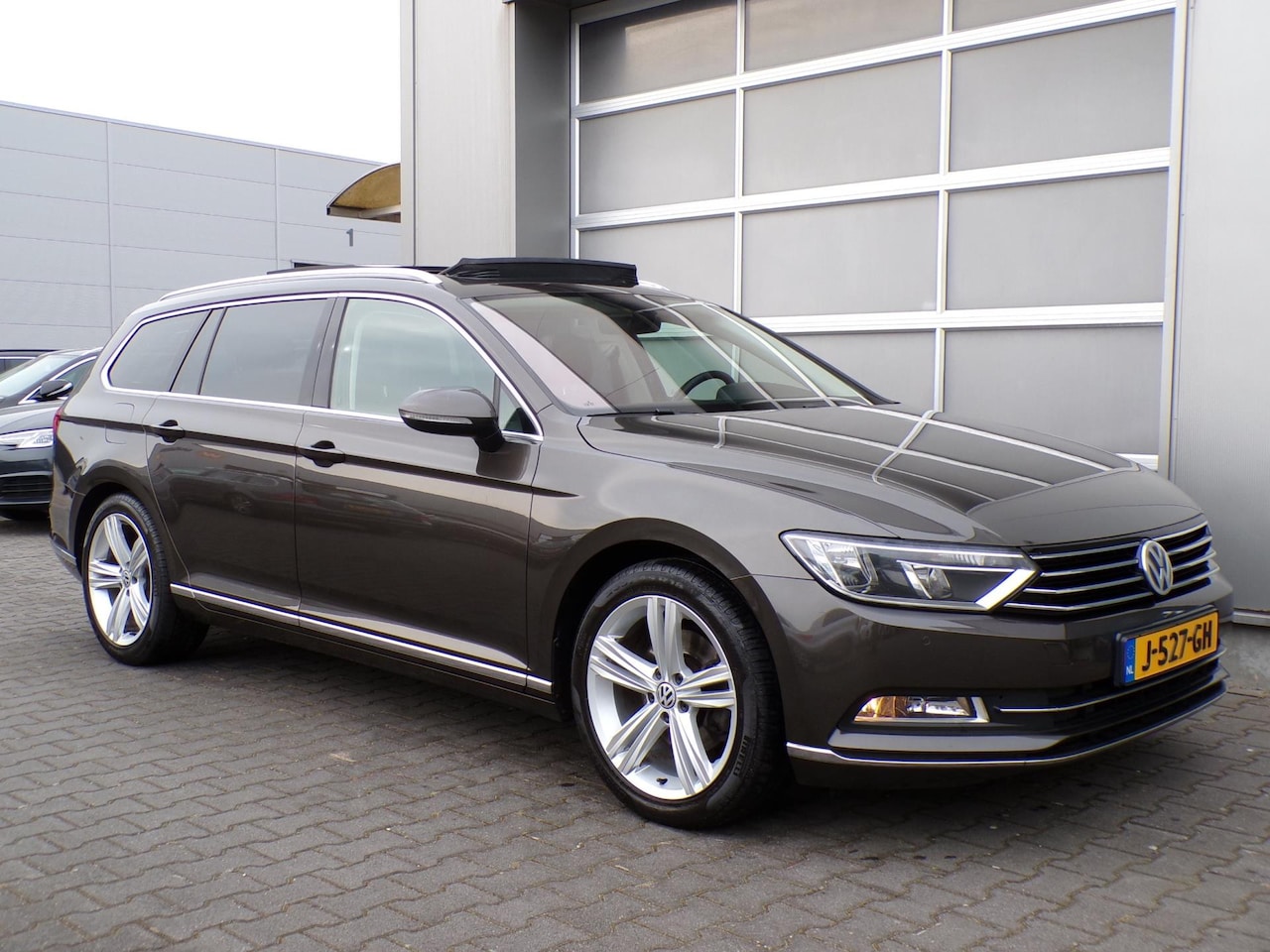 Volkswagen Passat Variant - 1.6 TDI Business Edition R Virtual|Pano|Massage - AutoWereld.nl