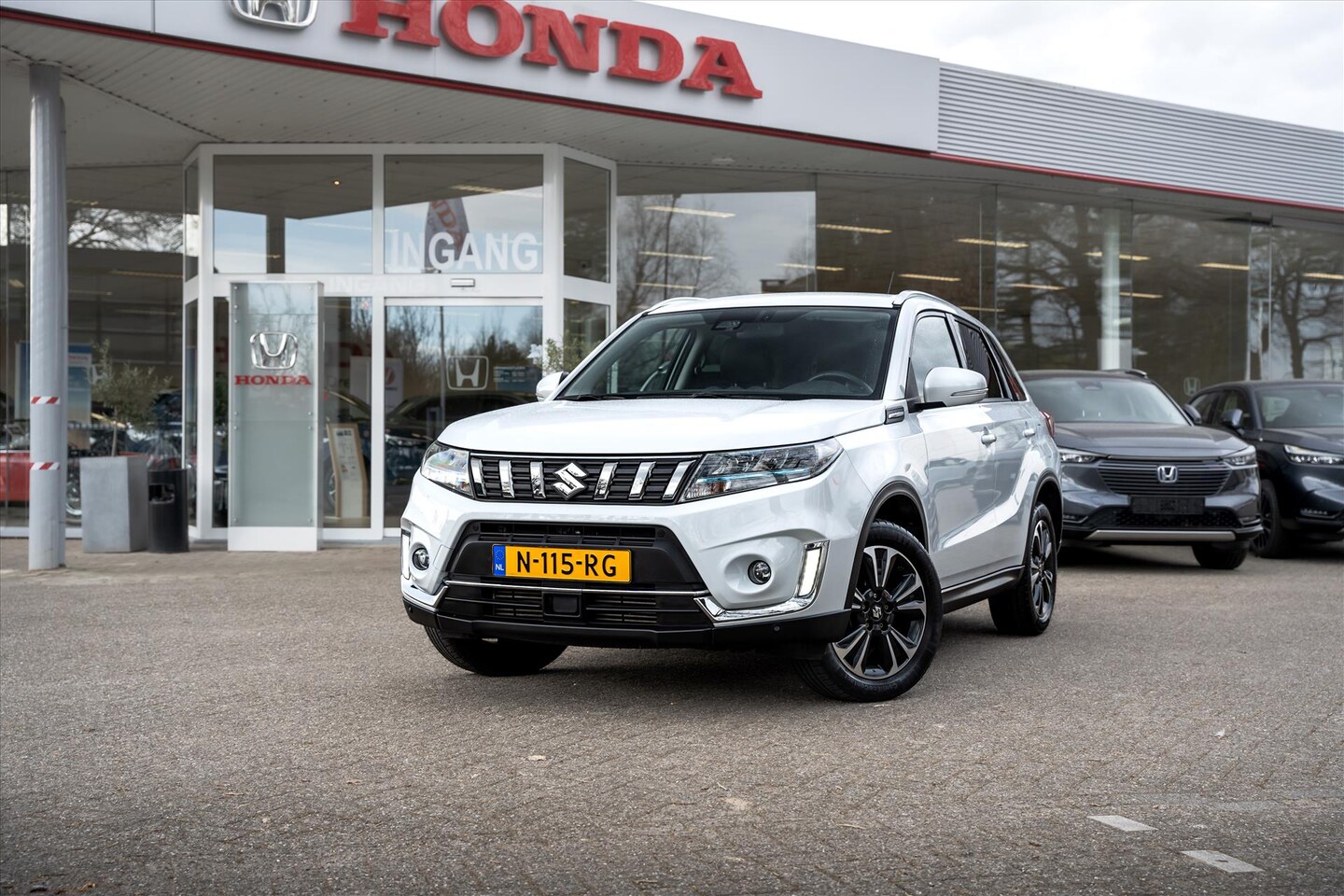 Suzuki Vitara - 1.4 Smart Hybrid Style | NL Auto | 1e eigenaar | Dealeronderhouden | Afneembare Trekhaak | - AutoWereld.nl