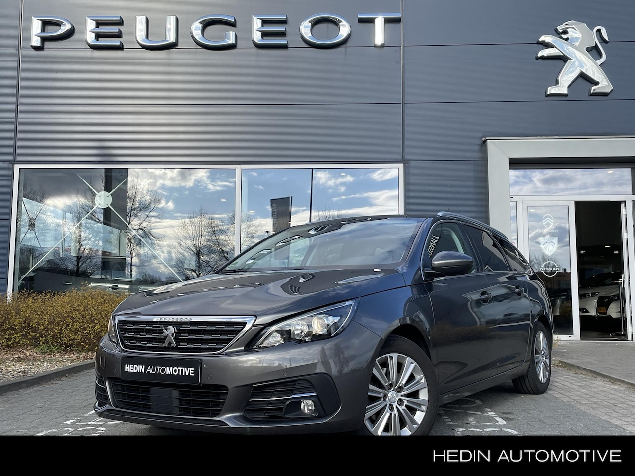 Peugeot 308 SW - 130pk Allure Premium | Navigatie | Trekhaak | Panoramadak - AutoWereld.nl