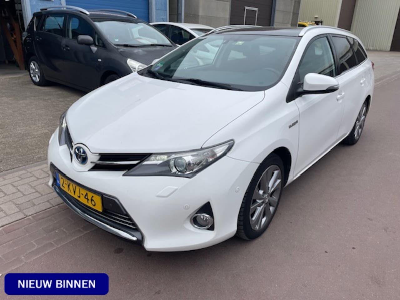 Toyota Auris Touring Sports - 1.8 Hybrid Lease Pro 2013 NAP 250.586km Panorama Navigatie, Camera, 17" sportvelgen, etc. - AutoWereld.nl