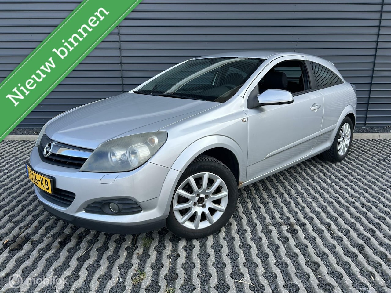 Opel Astra GTC - 1.6 Edition 105 PK | Airco | APK 14-03-2026 - AutoWereld.nl