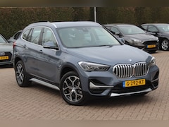 BMW X1 - sDrive20i VDL Nedcar Edition / Trekhaak / Camera / Head-up / Leder / Navigatie / 18'' / St