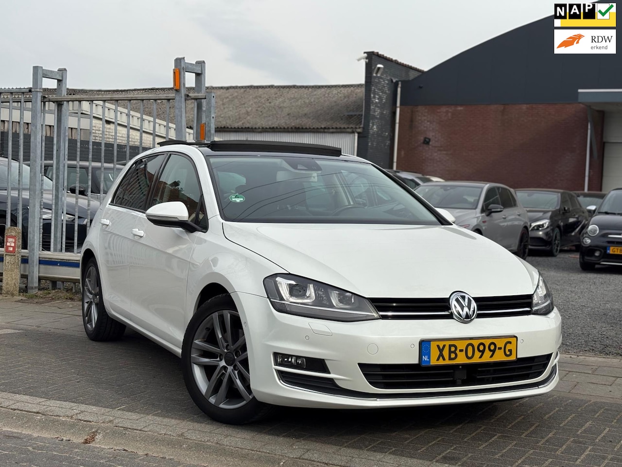 Volkswagen Golf - 1.4 TSI ACT Highline| Panoramadak | Xenon | ACC | Camera | Standkachel | - AutoWereld.nl