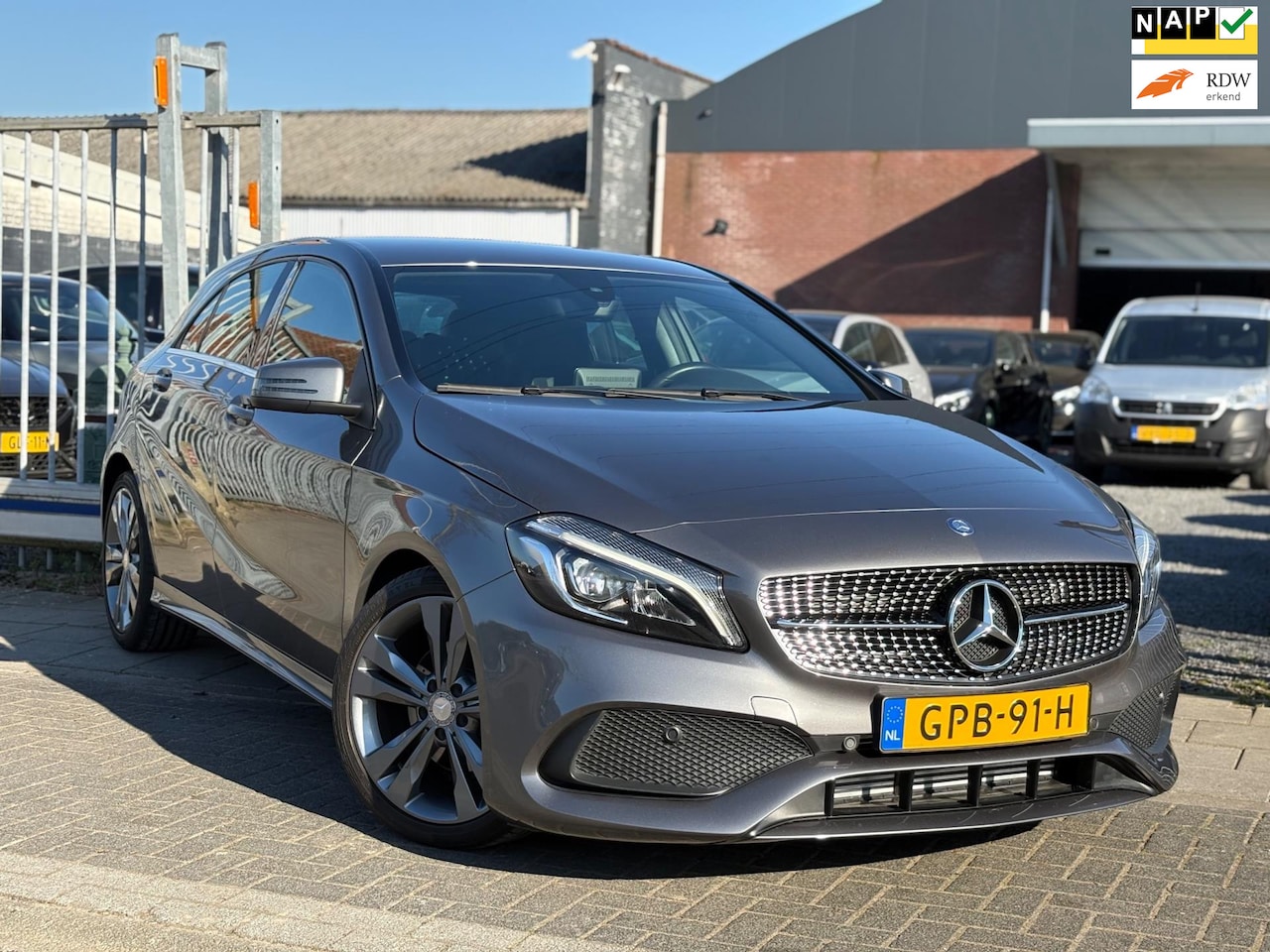 Mercedes-Benz A-klasse - 180 AMG Line | Automaat | LED | Camera | - AutoWereld.nl