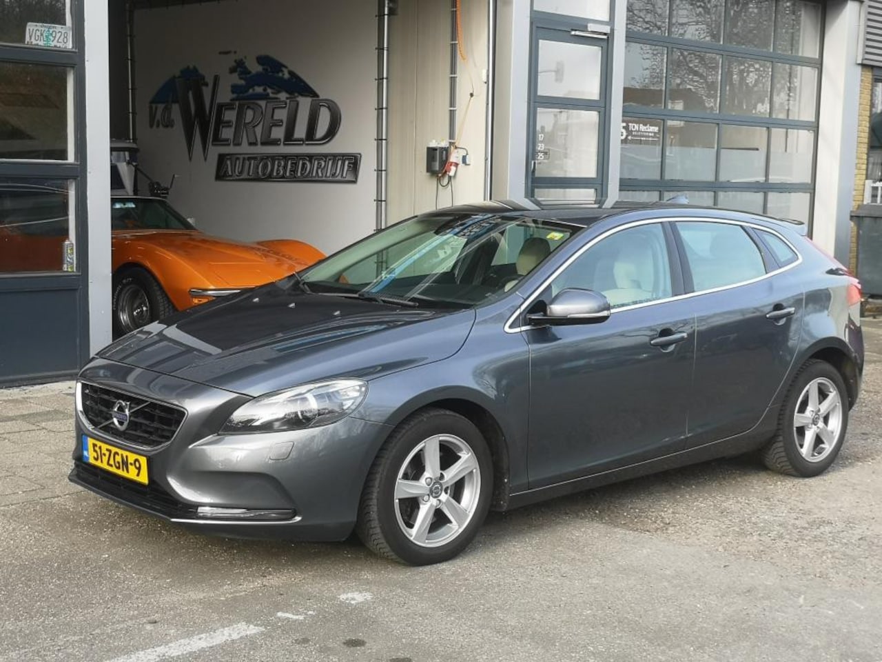 Volvo V40 - 1.6 T4 Summum met Leder, NAP en Garantie - AutoWereld.nl