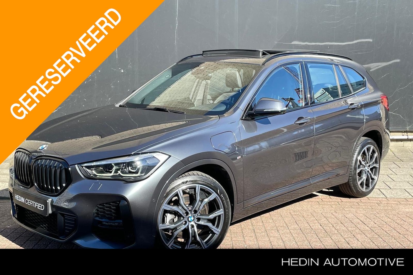 BMW X1 - xDrive25e High Executive | M-Pakket | 19'' LMV | Trekhaak | Panorama Dak | Adaptief Cruise - AutoWereld.nl