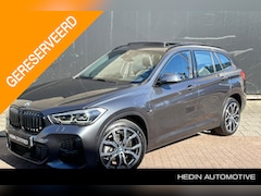 BMW X1 - xDrive25e High Executive | M-Pakket | 19'' LMV | Trekhaak | Panorama Dak | Adaptief Cruise