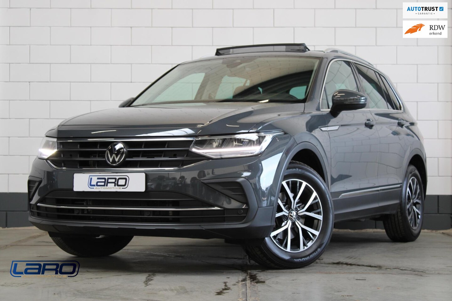 Volkswagen Tiguan - 1.5 TSI Life Business | Pano ACC Camera LED CarPlay Fabrieksgarantie Winterpack - AutoWereld.nl