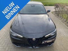 Alfa Romeo Giulia - 2.0T Sprint Panorama dak, schakelflippers. 19 inch