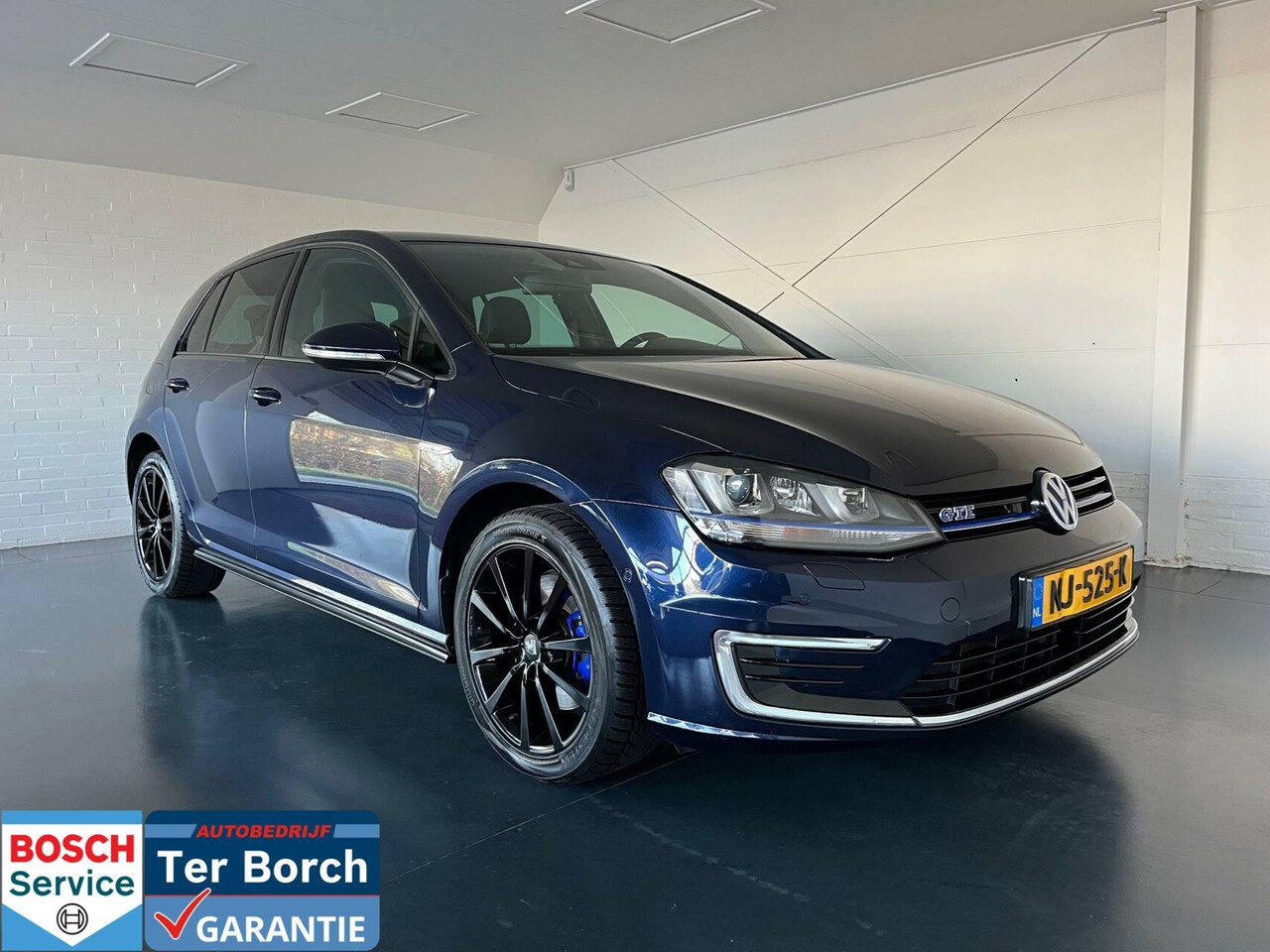 Volkswagen Golf - GTE Highline,Leer,T-haak,Key-less,DAB,LED - AutoWereld.nl