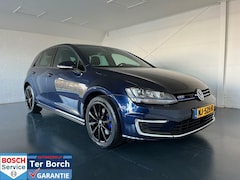 Volkswagen Golf - GTE Highline, Leer, T-haak, Key-less, DAB, LED