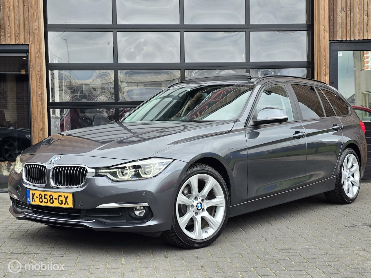 BMW 3-serie Touring - 320i PANO LED NAVI CLIMA CRUISE TREKHAAK - AutoWereld.nl