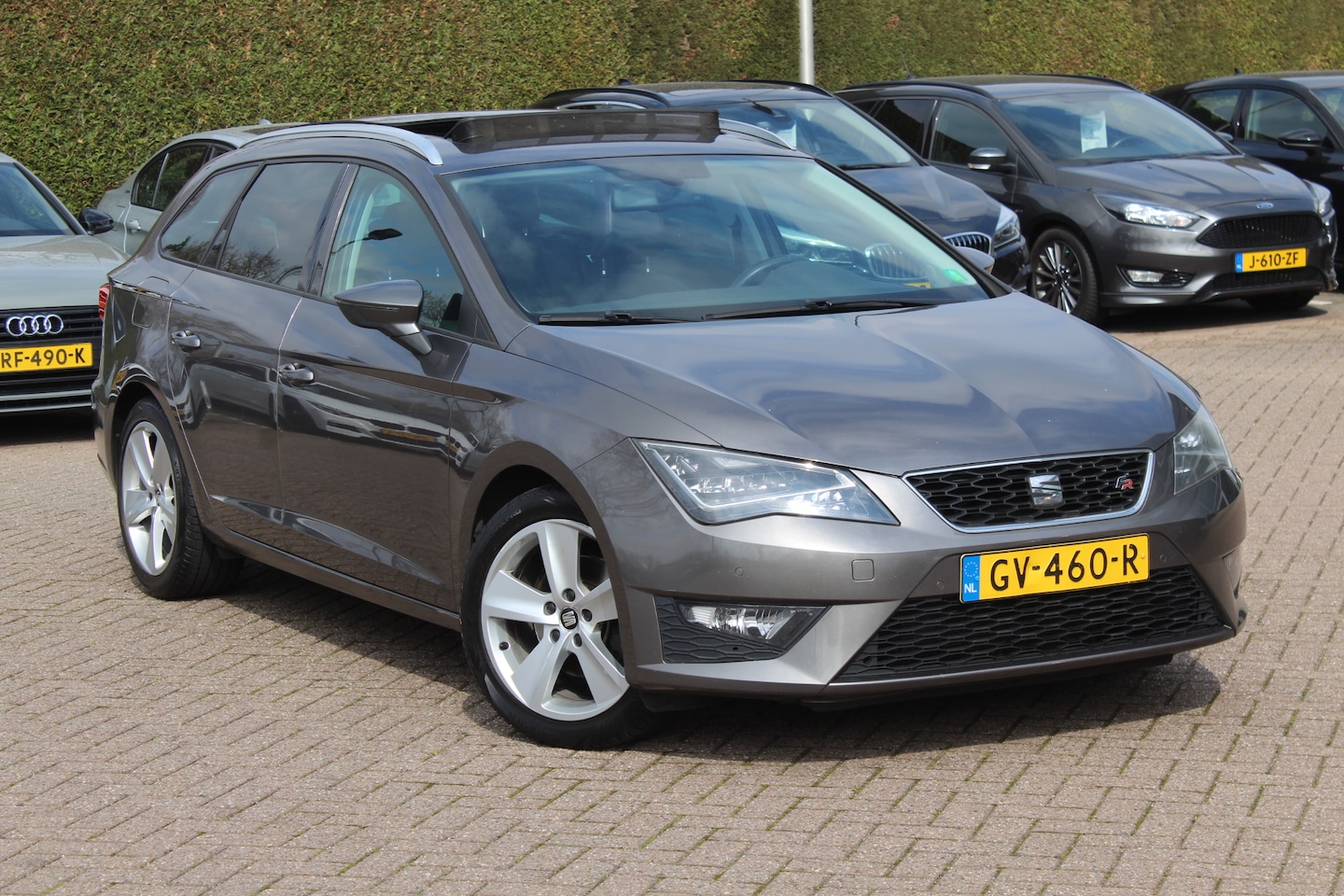 Seat Leon ST - 1.4 EcoTSI FR Connect Panoramadak / Camera / Navigatie / Trekhaak / LED / Elektr. stoelen - AutoWereld.nl