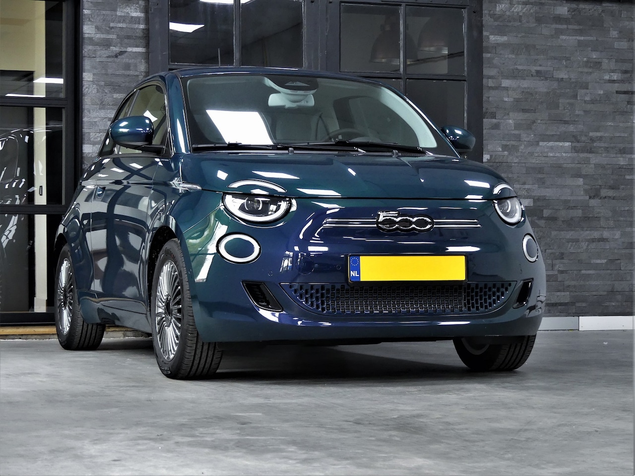 Fiat 500 - Icon Ocean Green keurige auto - AutoWereld.nl