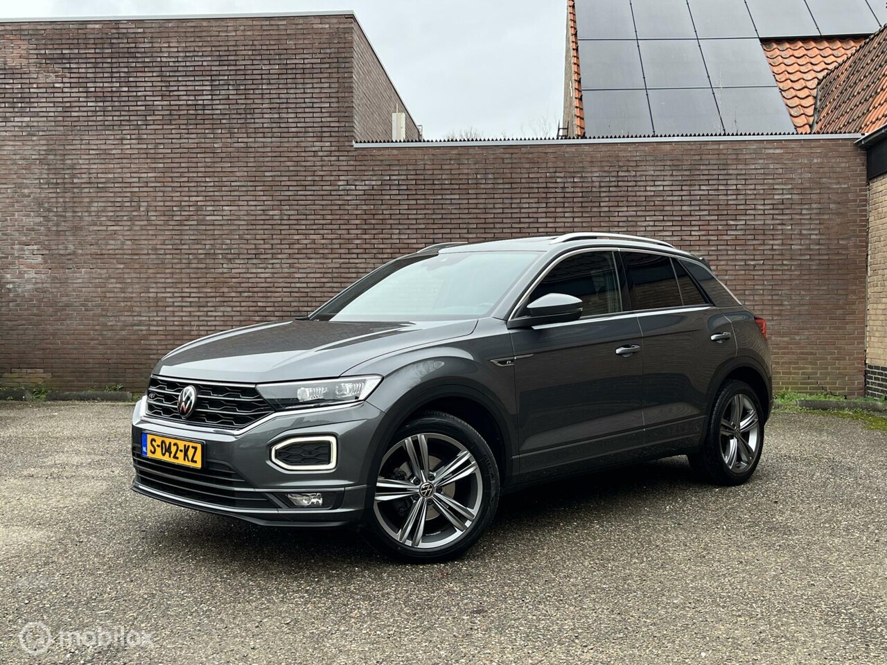 Volkswagen T-Roc - 1.5 TSI R-Line | Pano | Camera | Carplay - AutoWereld.nl