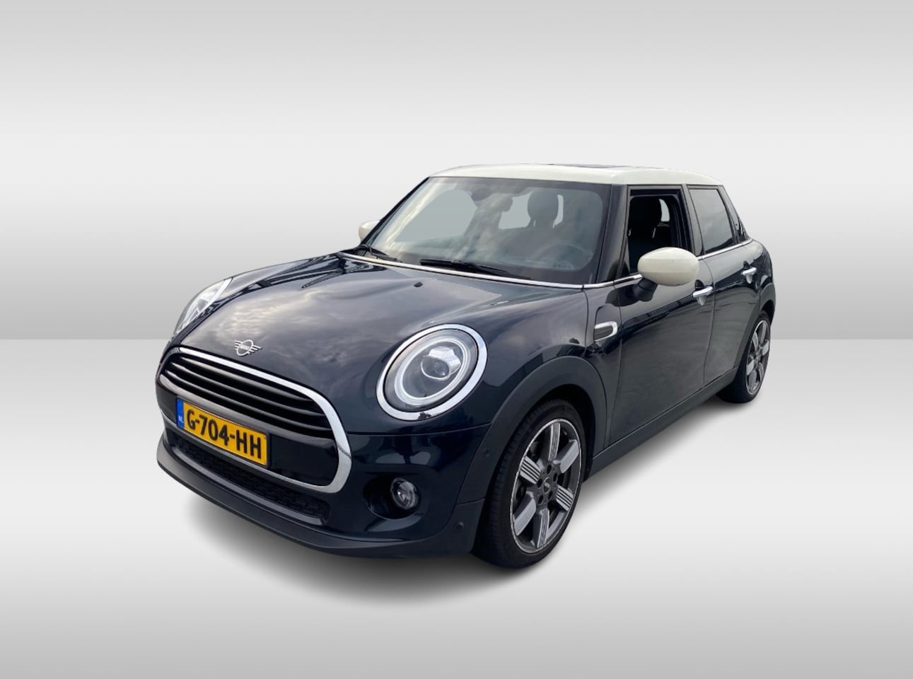 MINI Cooper - Mini 1.5 60 Years Edition / Panoramadak / Head-up / Leder / Harman Kardon / 17'' / Navigat - AutoWereld.nl