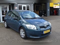 Toyota Auris - 1.4-16V Terra