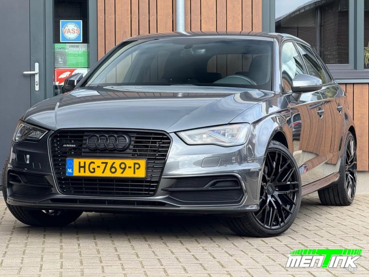 Audi e-tron - 1.4 E-TRON 2x S-Line black style 19'' Carplay - AutoWereld.nl