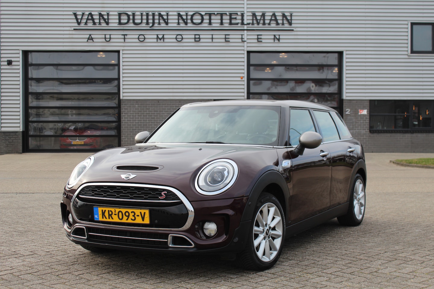 MINI Clubman - Mini 2.0 Cooper S Pure Burgundy / Leer / Camera / HUD - AutoWereld.nl