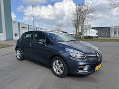 Renault Clio - 1.2i TCe Intens 5-deurs 74 PK. Zeer zuinige en als nieuw rijdende auto Distributieriem en