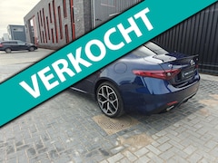 Alfa Romeo Giulia - 2.0 T AWD Veloce - SCHUIFDAK - 19'' - SPORTSTOELEN