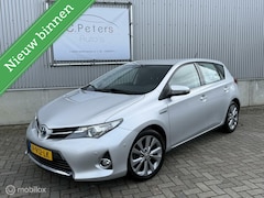 Toyota Auris - 1.8 Hybrid Executive 2014 / Navigatie / Parkeersensors V+A / Camera / 17” / 2e eigenaar NA