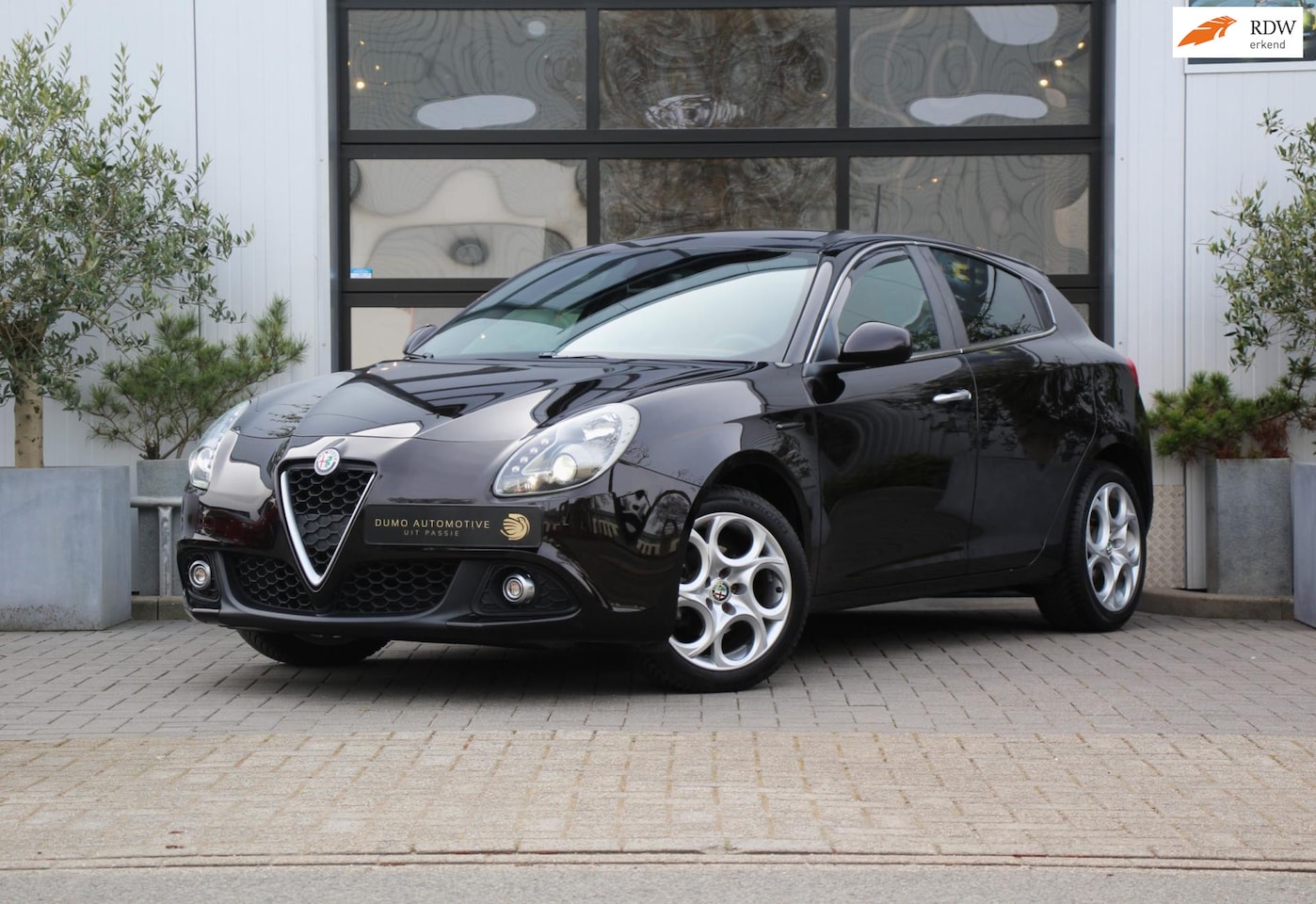 Alfa Romeo Giulietta - 1.4 Turbo - XENON - STOEL VERW - U CONNECT - PANO - NERO ETNA - ESPRESSO - 1E EIG - DEALER - AutoWereld.nl